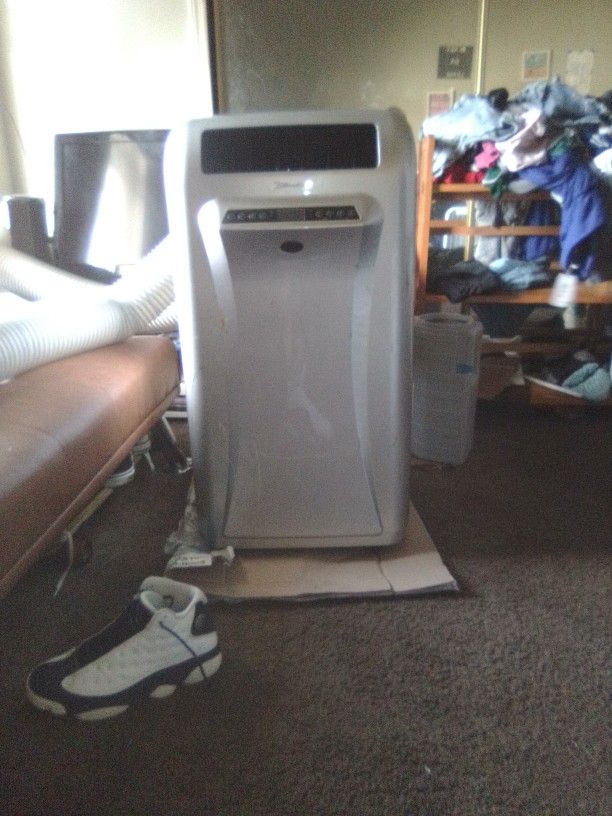 Silhouette Danby portable Ac Air Conditioner