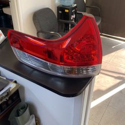 2013 toyota sienna Left Rear taillight 