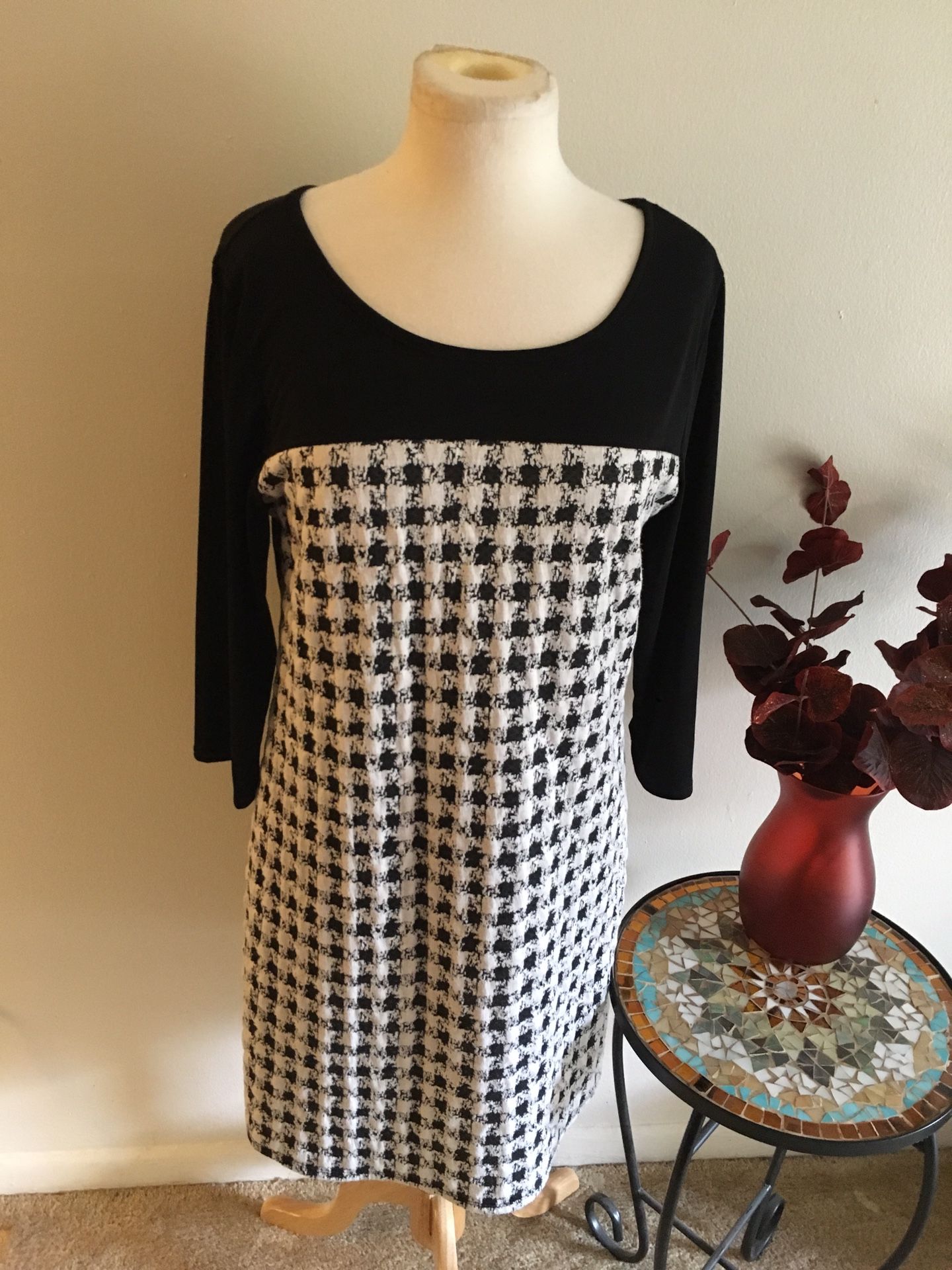 Black and white dress long sleeves size 1x