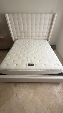 King Size Bed: Waldorf Astoria Hotel Collection