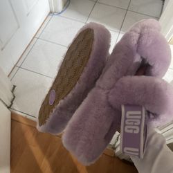 Size 7 Women Uggs Slides Never Worn