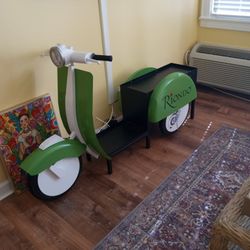 Vespa Style Display Scooter... Entertainment Table
