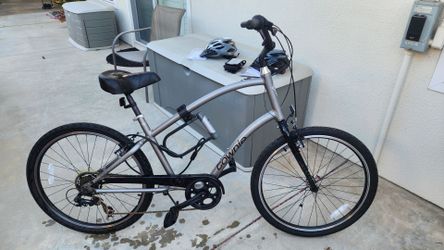 Townie womens i3 and Townie mens 7D bicycles
