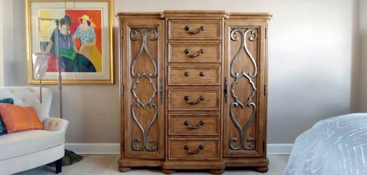 BERNHARDT FURNITURE CORONADO LIGHT OAK MASTER CHEST 

