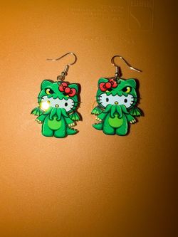 Hello kitty Dangle earrings Nwot $5 cash/pickup only