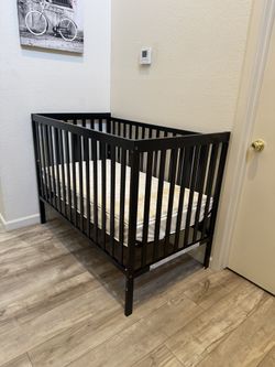 Brand New Delta Children’s Full Size Crib Just Put It Together