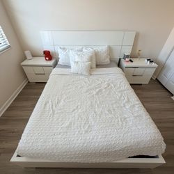 Queen Size White Italian Bedroom Set