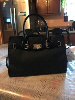 Bolsa en muy buenas condiciones micheal cors bag