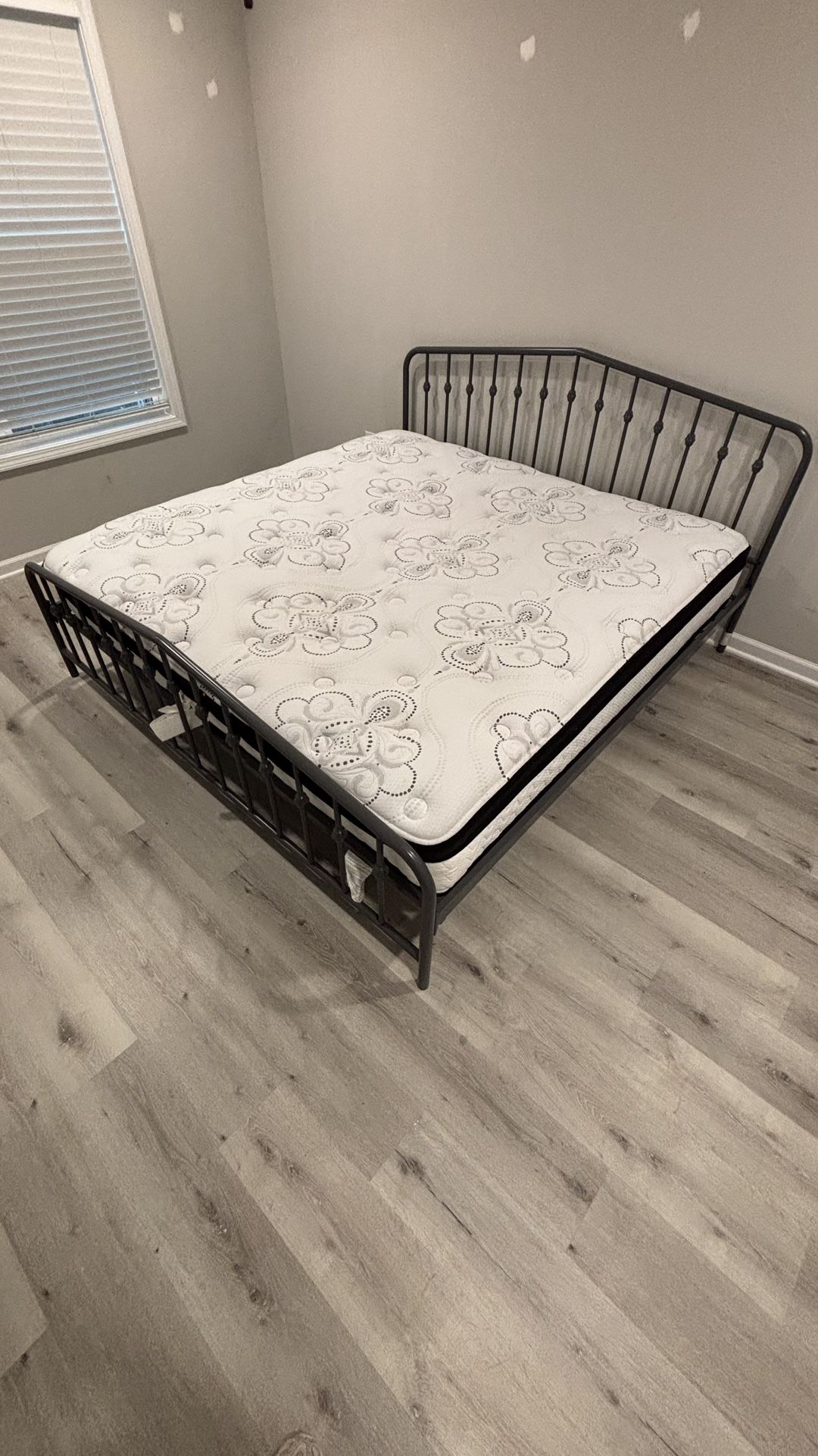 King Bed & Frame 