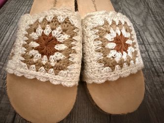 CL by Laundry Crochet Slide Sandals Cream Tan Brown Size 8.5