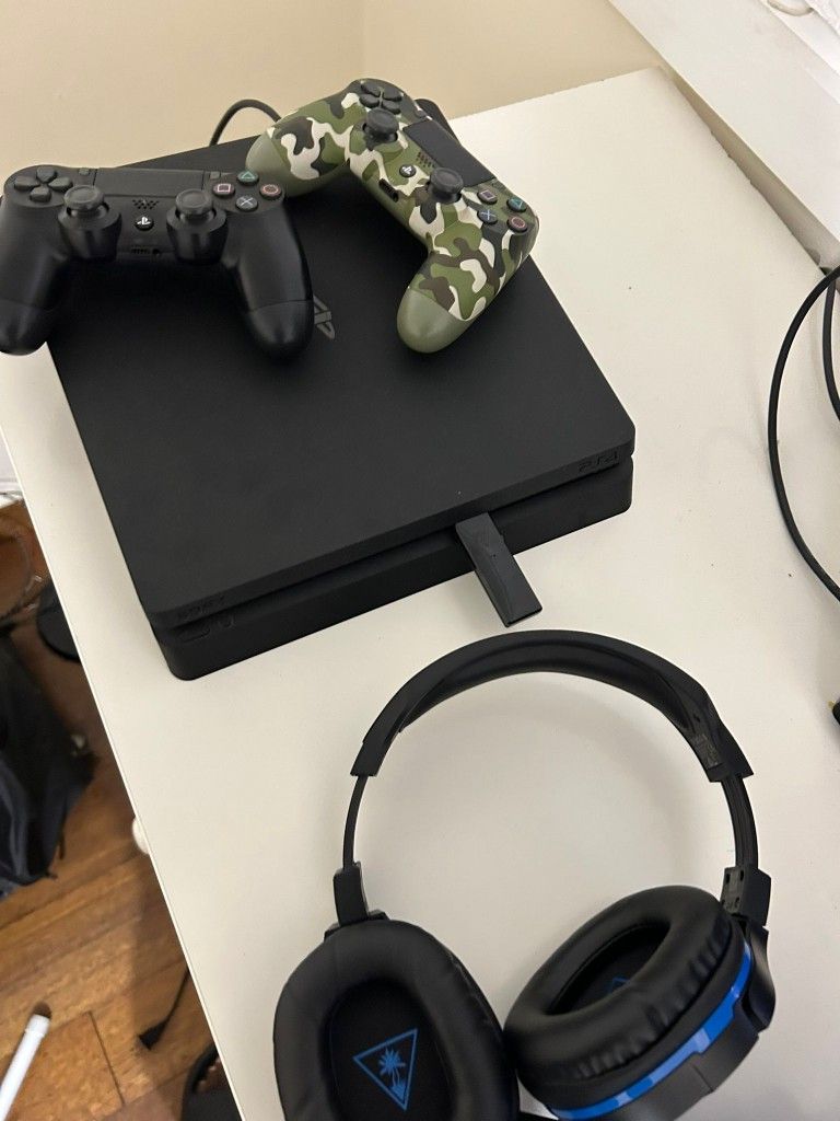 Play Station 4