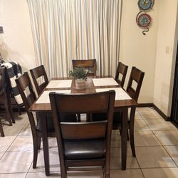 Dinner Table And 6chairs 
