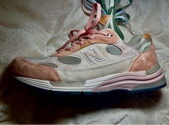 New Balance 992 Pink Suede Sneakers