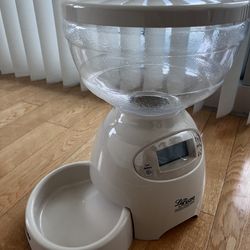 Petmate pet feeder