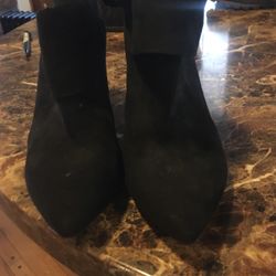 Old Navy Woman’s Size 9- Boots