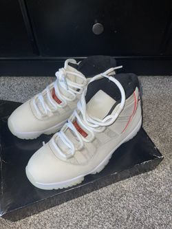 Jordan 11 Platinum Tint