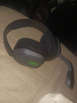 NEW BEAUTIFUL A 10 HEAD PHONES WITH MIC 20 FIRM