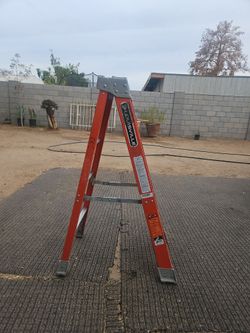 4 ft. Louisville fiberglass step ladder