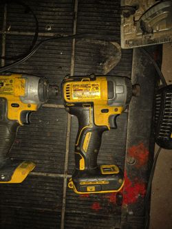 Dealt 20v tools and charger
