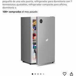 Mini refrigerador / Mini refrigerator