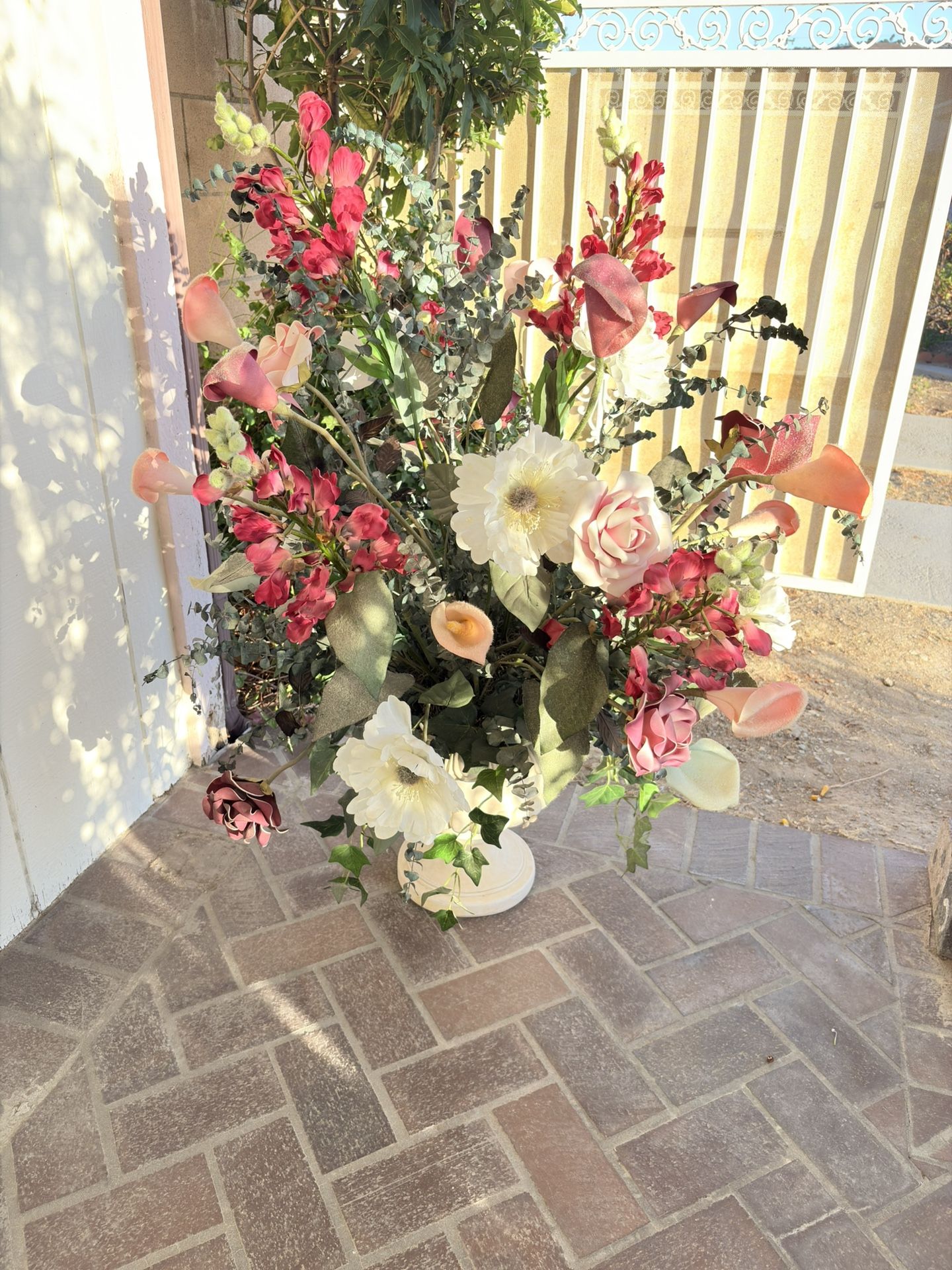 Artificial Flowers With Vase