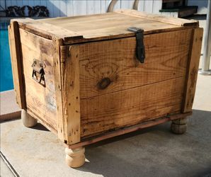 Rustic Wooden Storage Trunk with Lid
