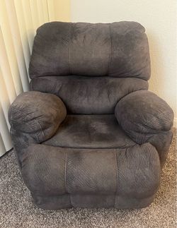 Ultra-Comfy United Furniture 3-Way Rocker Recliner, Delivery Avail.  (Sunset Chocolate)