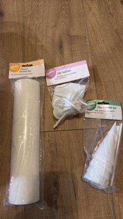 Wilton cake decorating items