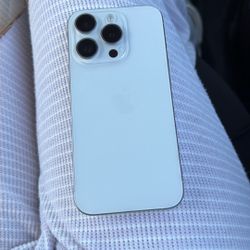Selling I Phone 15 Pro 