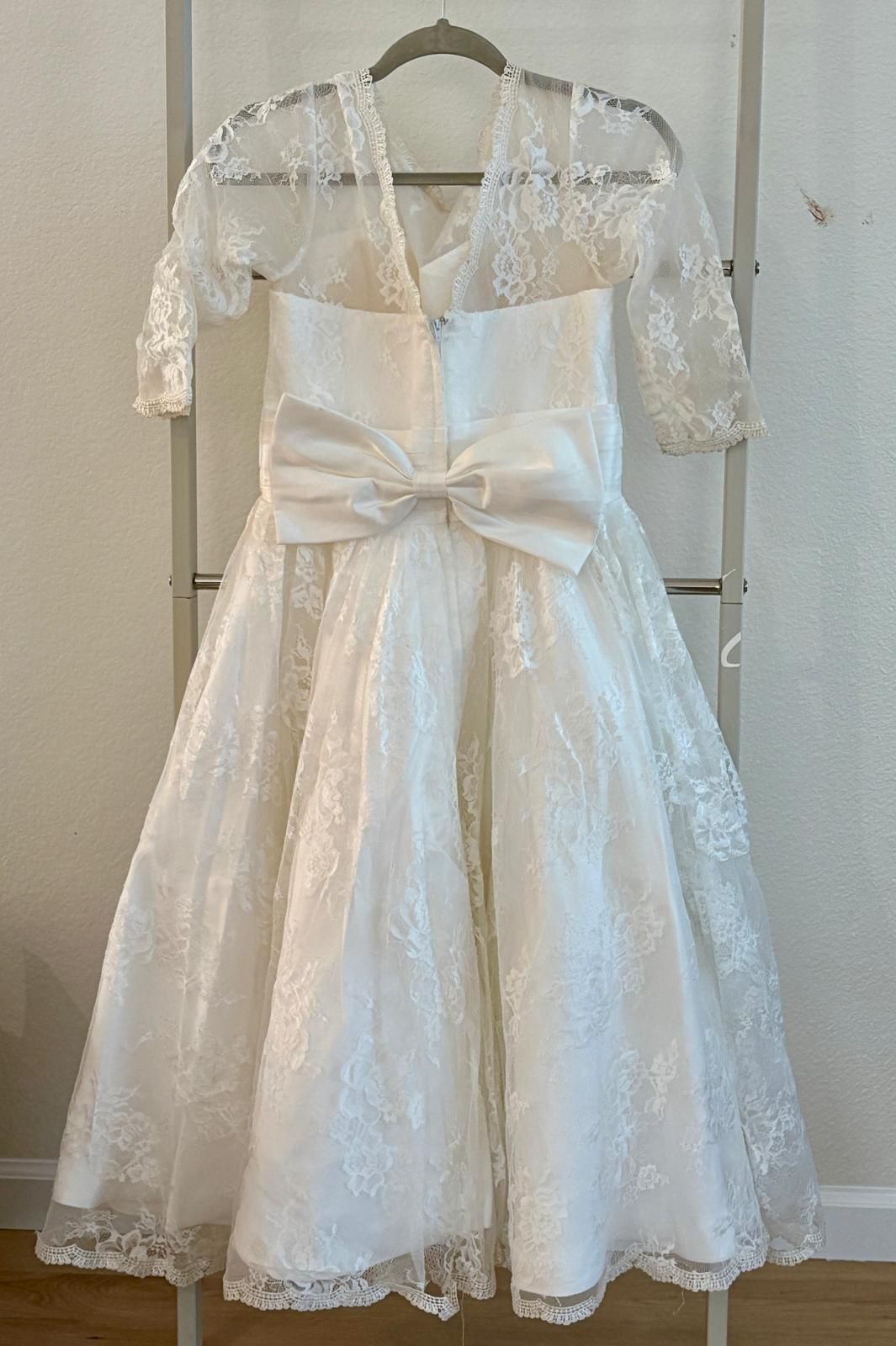 Ivory Lace Wedding Dress