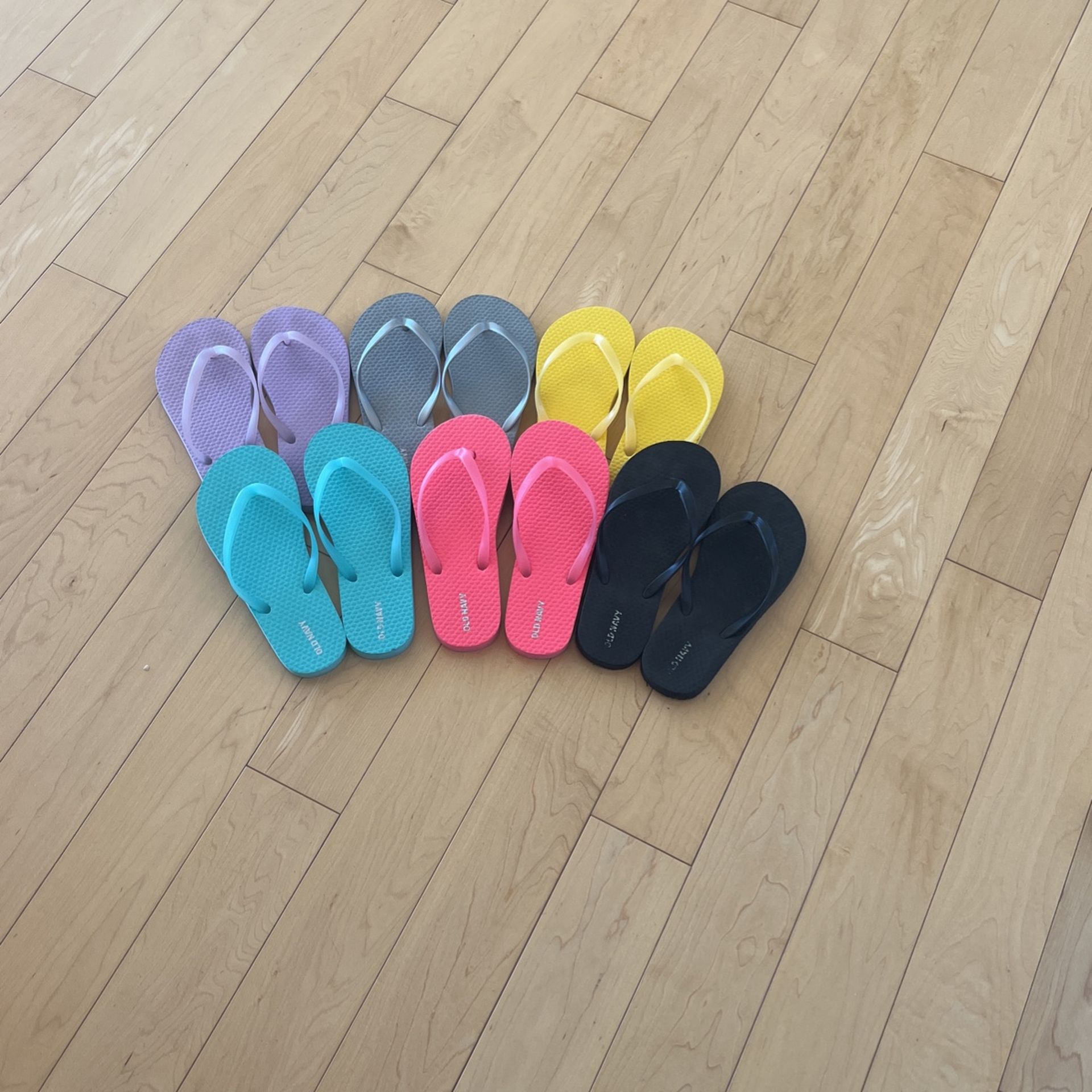 Girls Size 1/2 Old Navy Flip Flops