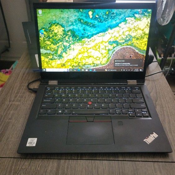 Lenovo Yoga 2 in 1 laptop 😃 w/Stylus pen Quad i5 8GB 1.256TB storage. ( 14" )
