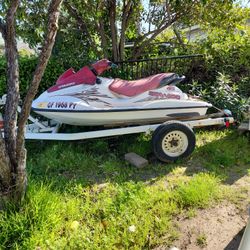 Jetskit Bombardier Gs  2001 No Sive Le Quise Arreglar El Motor Ya No Lo Quiero Lo Sirve Para Partes LA Traila Esta Buena Pido$ 300 Con Ti Traila.