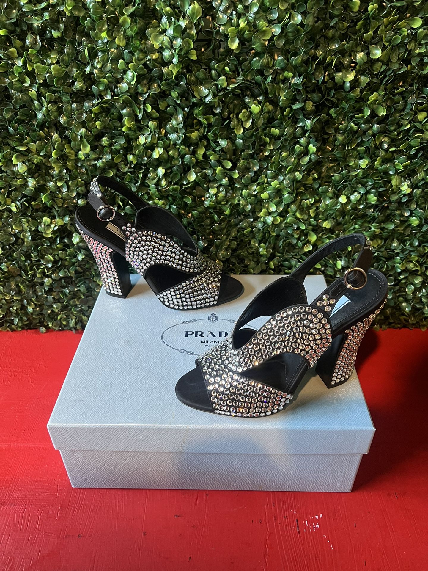 Parada Heels Size 37.5 New
