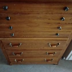 Thomasville Bedroom Set Like New With Headboard Five Piece Two End Tables One Long Dresser One Tall Dresser Make Offer