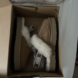 UGGS.Vans,converse,heels