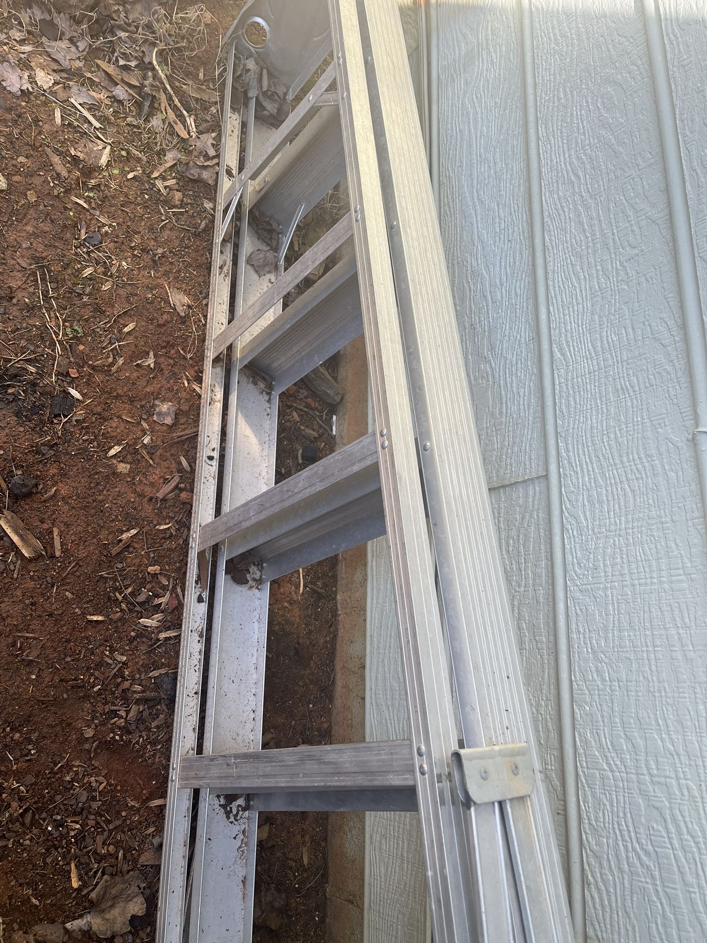 Aluminum ladder