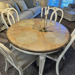 Oval Extendable Dining Table with 4 chairs 