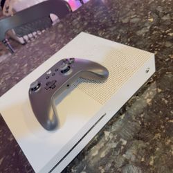Xbox One S with controller 