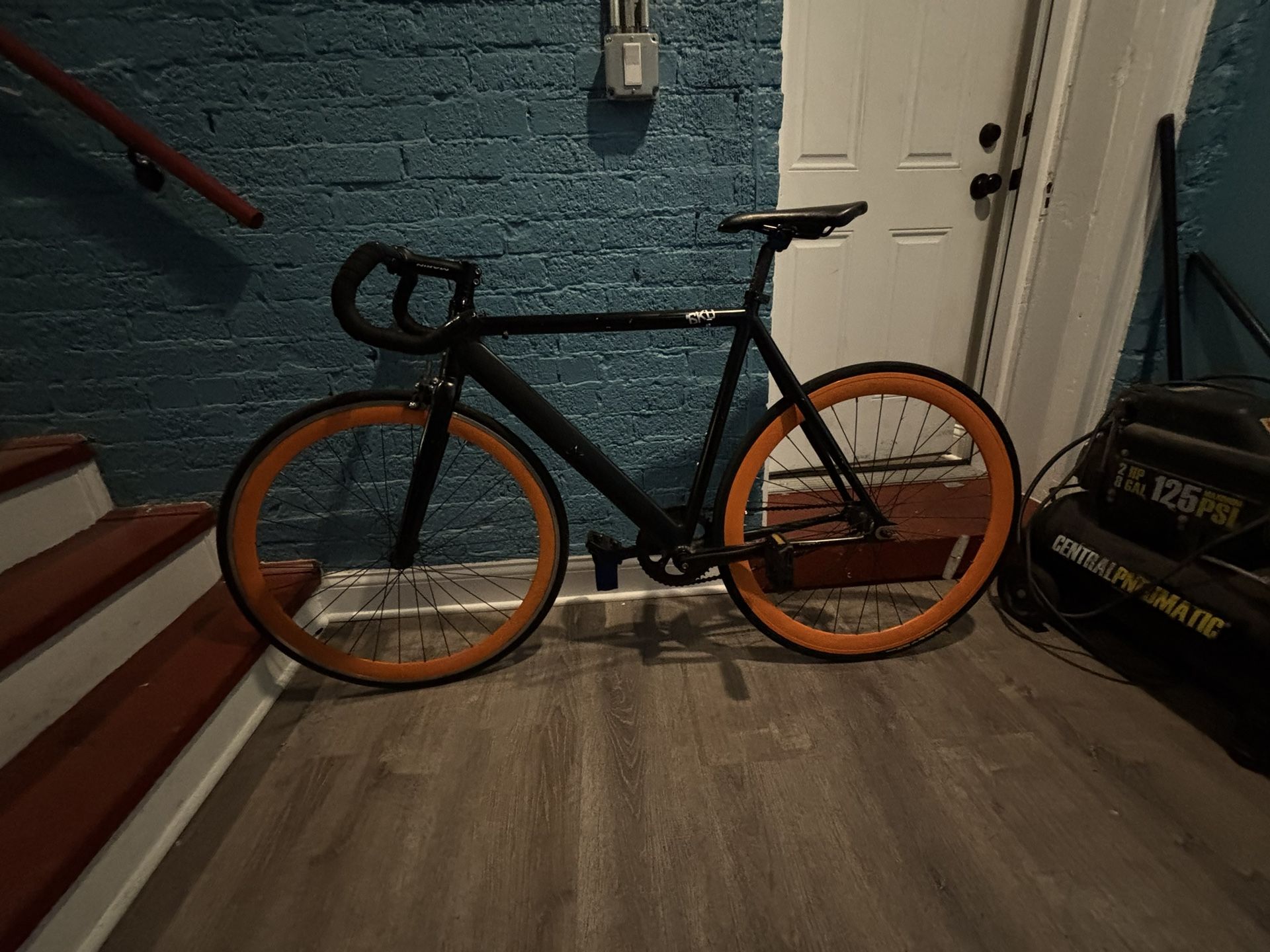 Selling 6ku Urban Track Size 52 Black