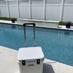 32 Yeti Roadie With Wheels And Pull