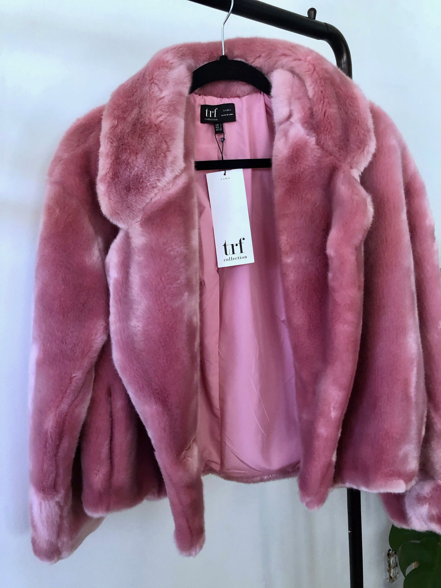 Zara Faux Fur coat Size large in Pink