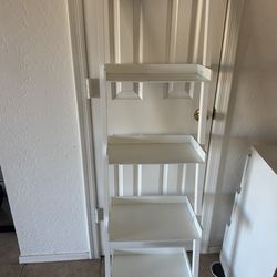 Staircase bookshelf