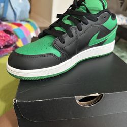 Air Jordan 1 Low ‘Black Lucky Green’