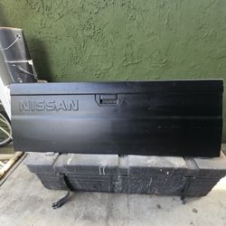 Nissan D21 Hardbody Tailgate 