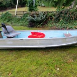 12' Aluminum boat with 50lb Thrust MinnKota Electric Motor 