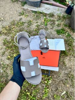 (37, 39) Hermes Santorini Etoupe Sandals
