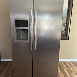 Frigidaire Refrigerator 