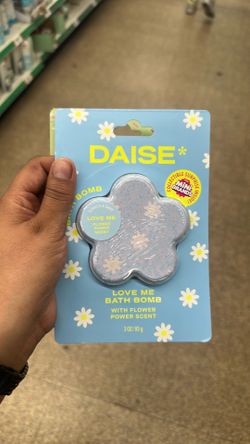 Daise bath bombs