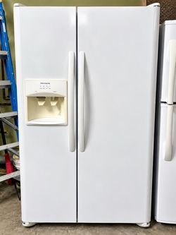 Double door refrigerator
